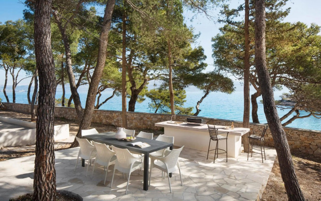 Vale Residence - exclusive & private property by the sea