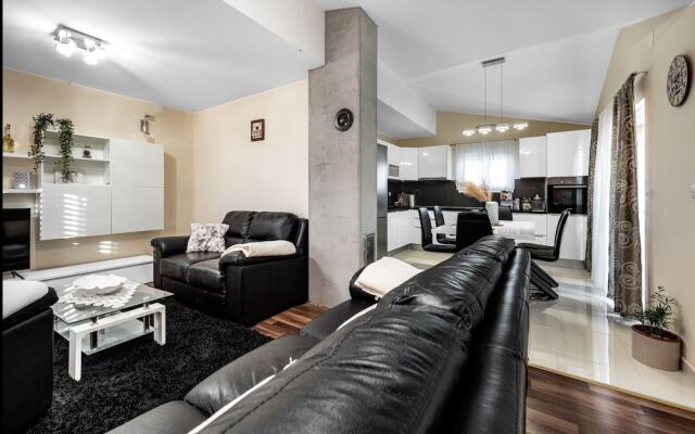 2 Bedroom Apartment Near Sibenik Krka Waterfalls