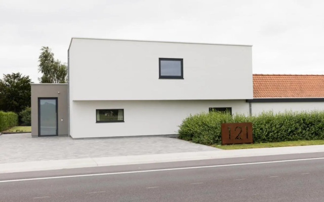 Villa 121