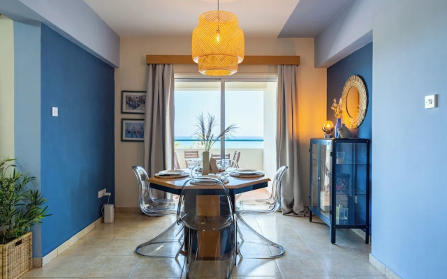 Bayview 2-BR Apartment in Larnaca
