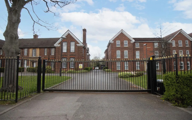 West Hull 2 bed apartment with Parking