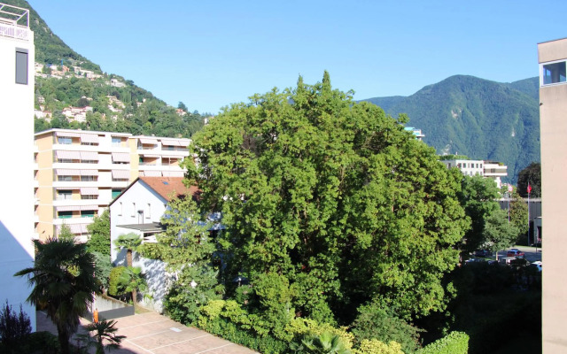 Cozy apartment with Free Parking & close to Lake