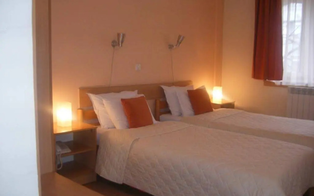 Hotel 7