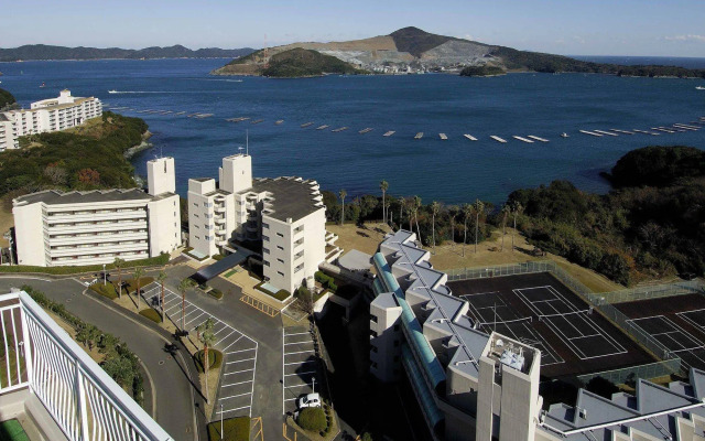 Wisterian Life Club Toba