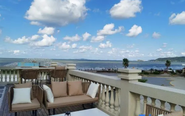 Jihu Beach Hotel