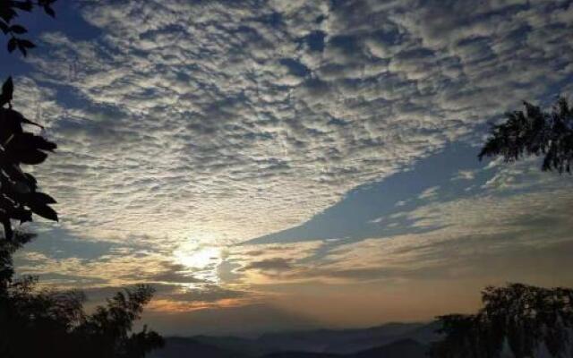Wuyuan Shicheng Lingyan Inn