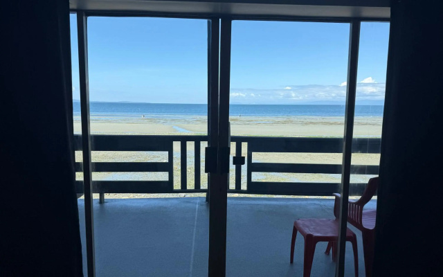 Sand Pebbles Inn