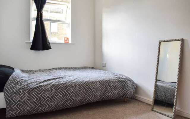 Hip 2 Bedroom Flat Near Peckham High Street