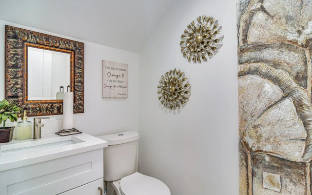 Modern Tampa Townhome Near Midtown WFH Friendly