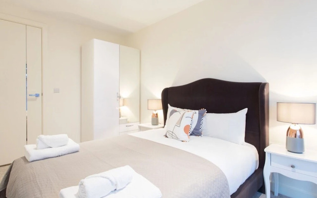 Amazing 2BR Flat Near London City Airport