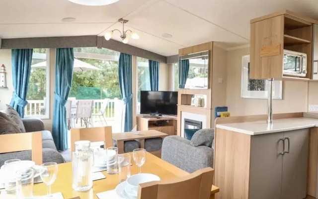 5 Berth 3 Bedroom Caravan Holiday Home in Fritton