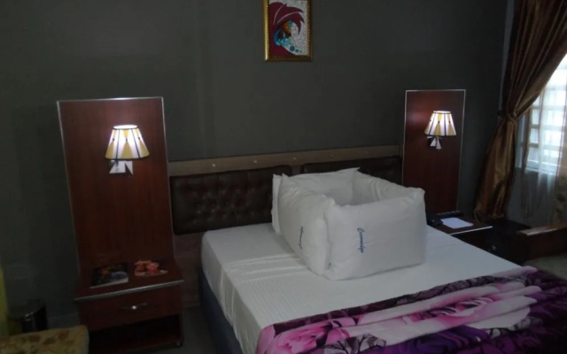 Crownedge Hotel