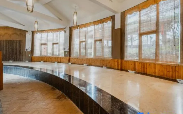 The Taibai Mountain Phoenix Spr Hotel