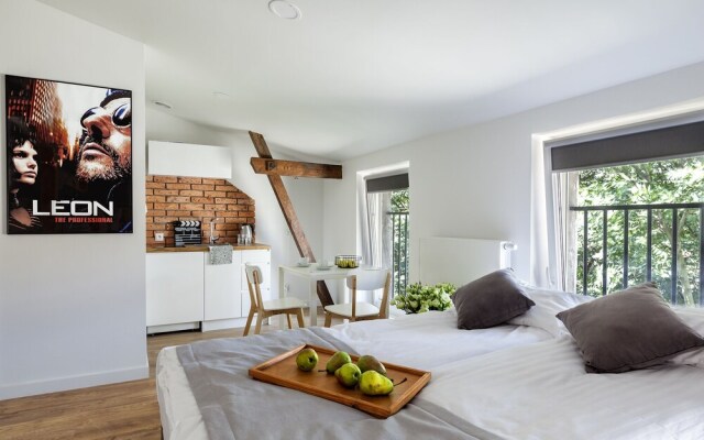 Cinema Hostel & Apartments