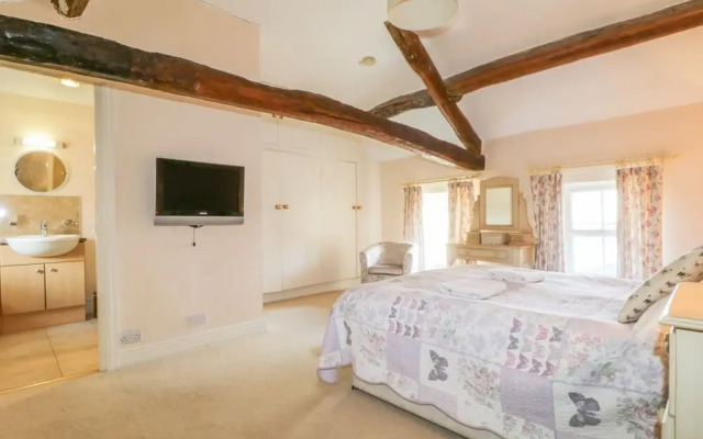 Farmhouse Apartment