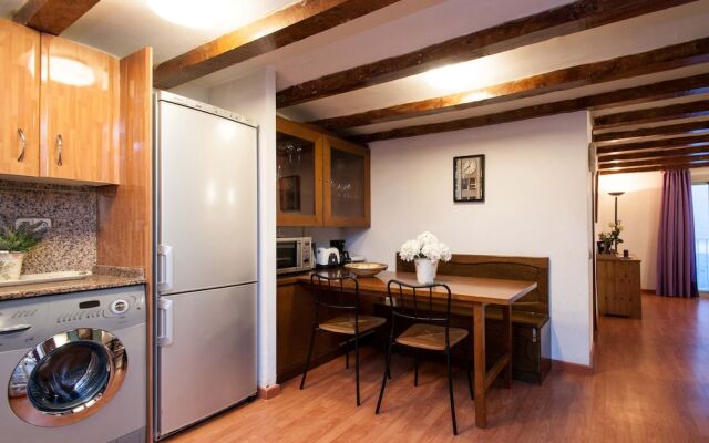 Rustic Poble Sec Apartment