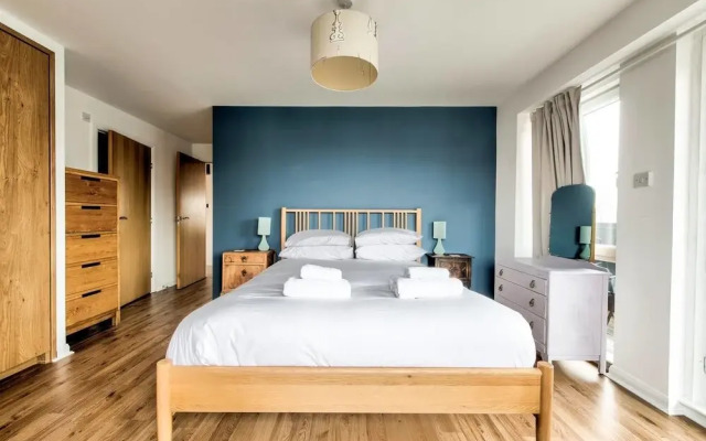 Beautiful 3Bdr Home With Private Roof Terrace