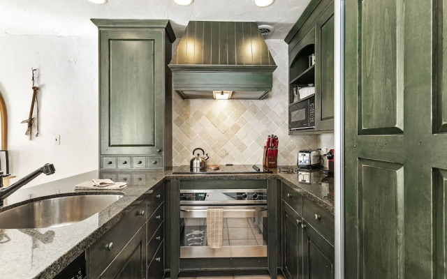 103 Fallridge Miniums 3 Bedroom Condo by RedAwning