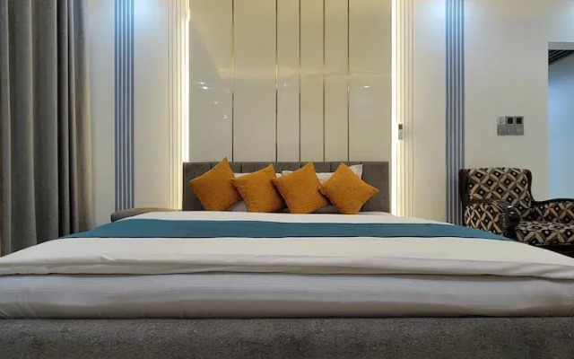 Luxurious 3-bhk Highly Secured & Close to Airport
