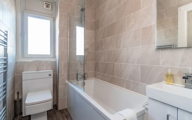 Silver Lining Charming Meadowbank Flat