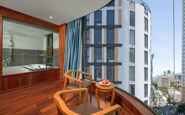Monalisa Luxury Hotel