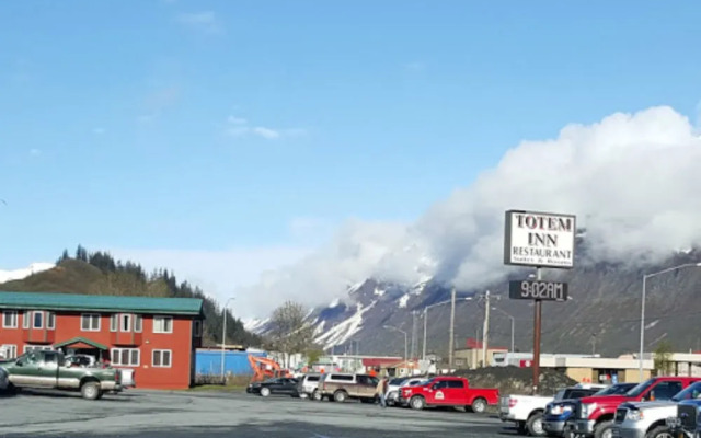 Totem Hotel and Suites