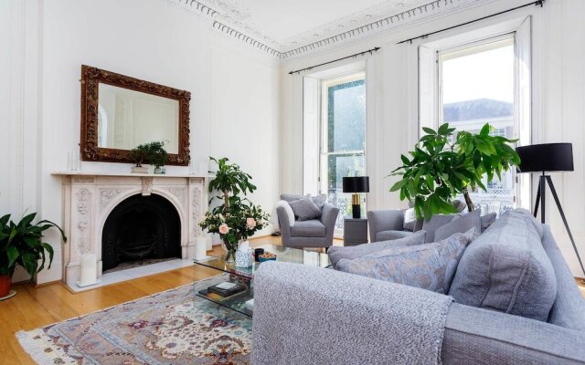 Beautiful Balcony by Kensington Gardens