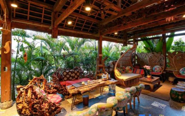 Hidden Garden Inn
