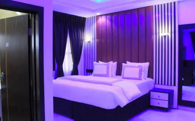 De-Lexis Hotel & Suites