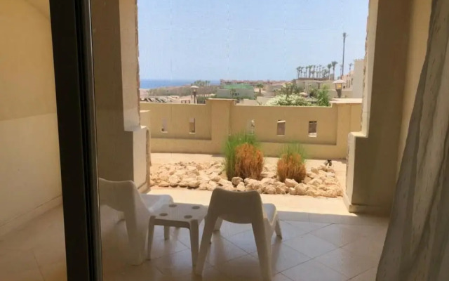 Azzurra Sahl Hasheesh
