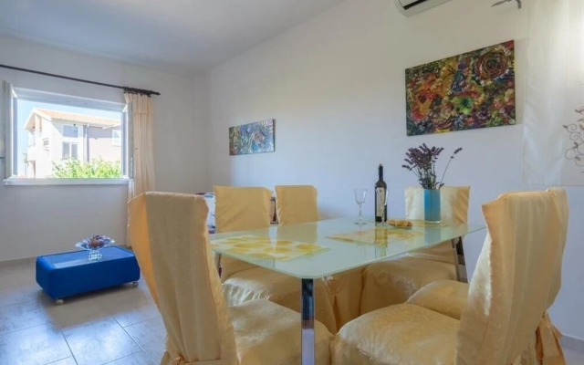 Marinka - With Backyard - A1