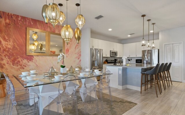 Elegant Home With Pool & Spa, Close to Disney