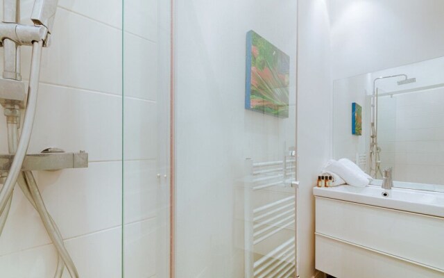 Modern Studio 3 Minutes From the Old Port!