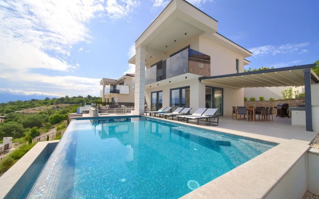 Villa Majestic With Sauna and Beautiful Views