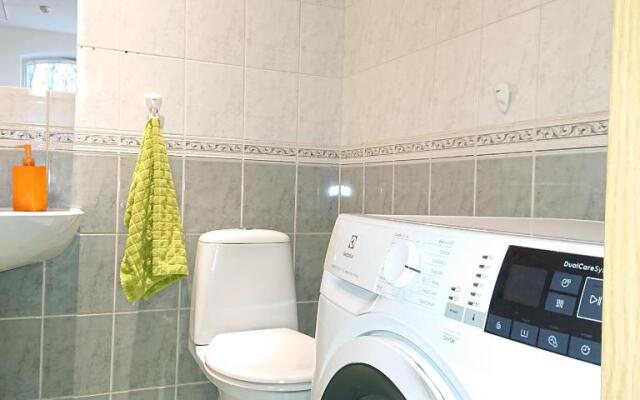 Bright and cozy city center 1 br ap, Free parking!