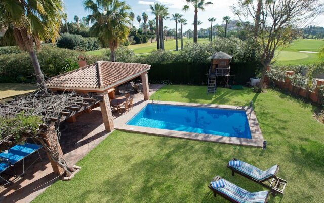 Holiday villa with 5 bedrooms, private pool, Nueva Andalucia, Marbella