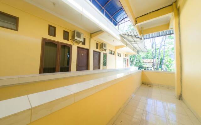 RedDoorz near Nusa Cendana University