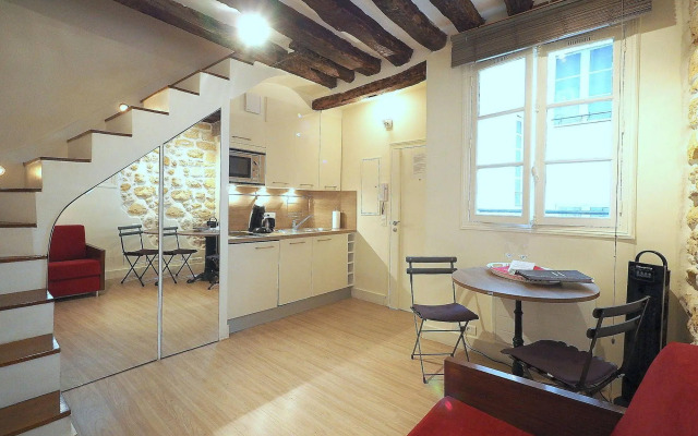 Louvre Parisian ChicSuites
