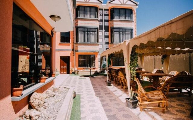 Las Tholas Hotel