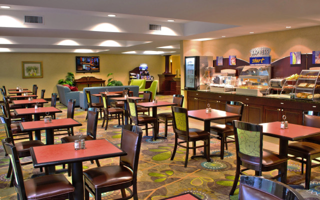 Holiday Inn Express and Suites Jacksonville East, an IHG Hotel