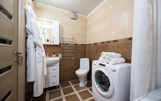 Пять Звезд на Ленина 51