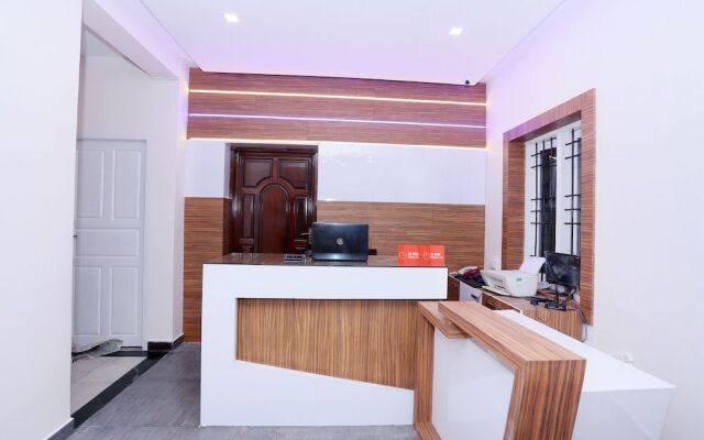 Oyo 40141 Ascot Hotel