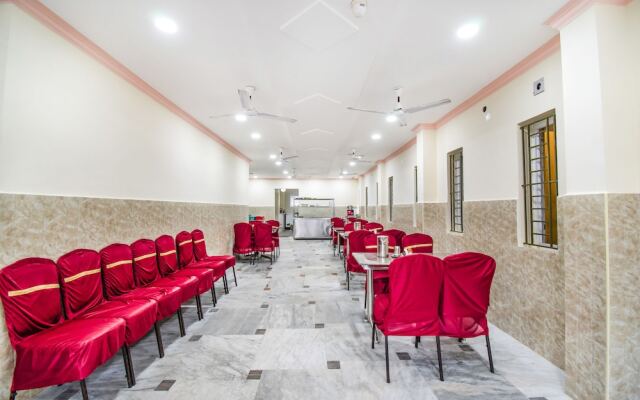 FabHotel Radha Residency