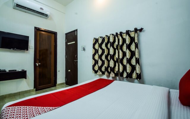 OYO 10682 Hotel Blue Lotus