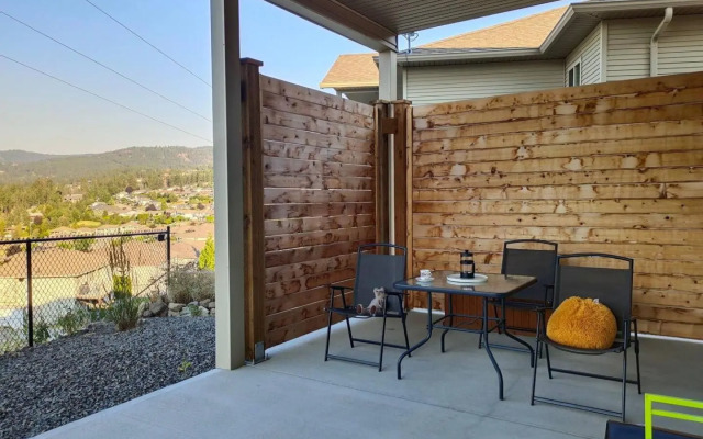 Peaceful and Spacious Lake View