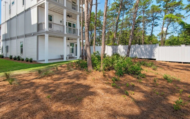 Rooftop Observation Deck; Luxury 4-bedroom Home for 10; Perfect Location