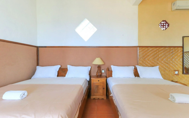 Hotel Tara Bar & Resto Air Sanih by ZUZU