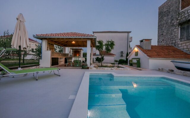 House Mia