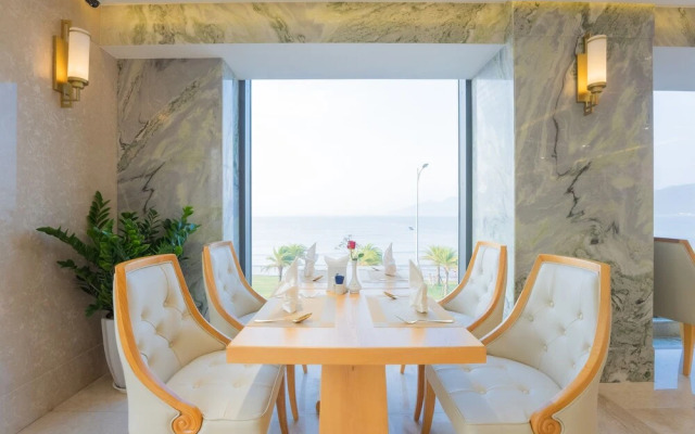 Canary Gold Hotel Quy Nhơn, Beachfront