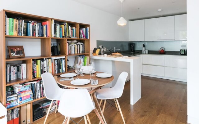 Modern 2 Bed Flat in Shoreditch with Roof Garden